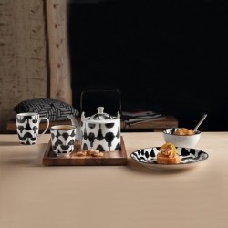 Tea Pot Blurred - Maori