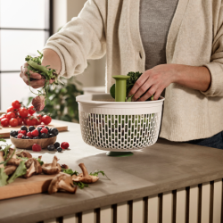 In-sink Salad-spinning Colander - Spindola