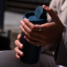 Taza de Viaje con Tapa Abatible 454ml Azul - Sipp