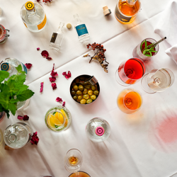 TAÇA PARA APERITIVOS COM COLHER GRANDE