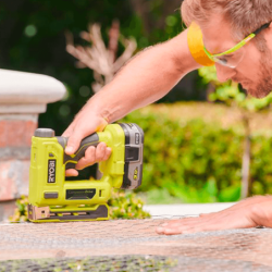 Pistola de Agrafos 18V RYOBI