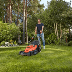 1800W Mower with Ergonomic Handle Design