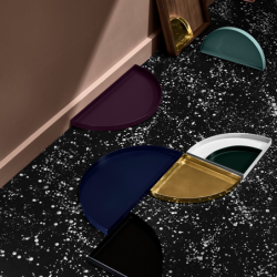 Quarter Circle Tray Black - Unity