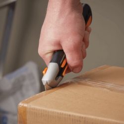 Cutter Carbonmax con Cuchillas Quebradizas 25mm FISKARS
