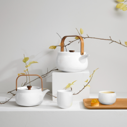 Teapot White with Wooden Handle 600ml - Japandi