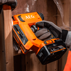 Grapadora de 18V AEG