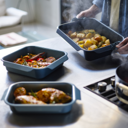 Medium Roasting Tray Blue - Nest Oven