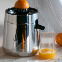 Electric Citrus Squeezer - Toru