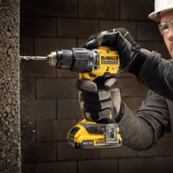Berbequim Aparafusador Percussão XR 18V 74Nm Li-Ion 2Ah sem Escovas 13mm com Mala TSTAK DEWALT