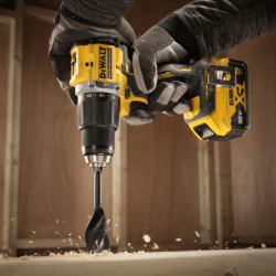 Berbequim Aparafusador Percussão XR 18V 74Nm Li-Ion 5Ah sem Escovas 13mm com mala TSTAK DEWALT