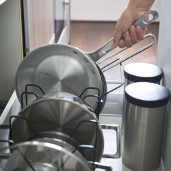 TOWER EXTENDABLE LID & PAN HOLDER BK