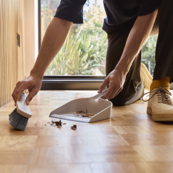 Wall-Mounted Dustpan and Brush Set - Cleantech