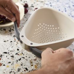Colander with Folding Handle - Droplet