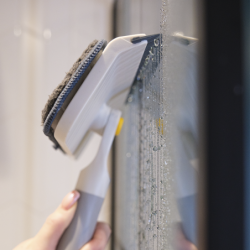2-in-1 Glass Cleaning Tool - CleanTech
