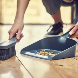 Vassoura e Pá para Fixar na Parede Azul - Cleanstore