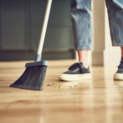 Vassoura de Fixar na Parede Azul - Cleanstore