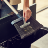 Vassoura de Fixar na Parede Azul - Cleanstore