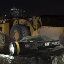 Lanterna Tática Recarregável com Foco CAT 550 lumens