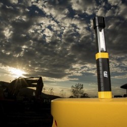 CAT Extendable Work Light (170lumens Flood/150lumens Beam)