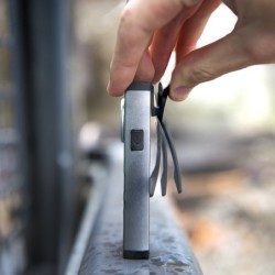 Punto de Luz de Bolsillo Recargable de Aluminio CAT (200 lumens Luz Alta/100 lumens Luz Baja)