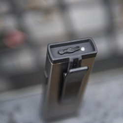Ponto de Luz de Bolso Recarregável de Alumínio CAT (200 lumens Luz Alta/100 lumens Luz Baixa)